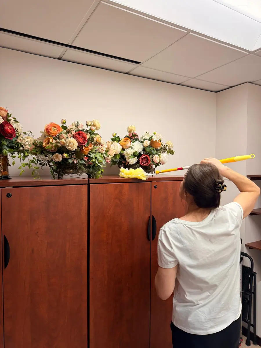 High dusting of office cabinetry at NAEGELI Deposition & Trial in Seattle