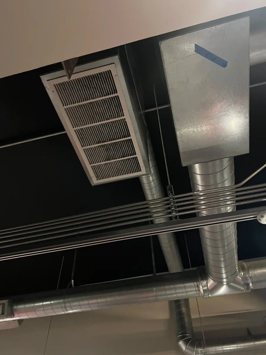 The same ceiling return vent at Transform 180 after high dusting